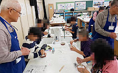 関西本部:理科分科会:大阪市立深江小学校 大阪市理科特別授業 水溶液の性質(小学6年) 「発泡入浴剤を作ろう」 入浴剤づくり