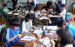 ものづくり・理科実験教室:新宿区立牛込仲之小学校 「ペットボトル万華鏡」を通じた環境活動