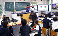 関西本部：理科分科会：私立雲雀丘学園小学校 「やってみなはれ塾」理科体験教室 第7回 色の不思議な力の研究  ～色を作り、色を合わせて楽しくあそぼう～ 授業開始(カラー板でも実感)